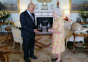 Professor Sir Magdi Yacoub and Queen Elizabeth II